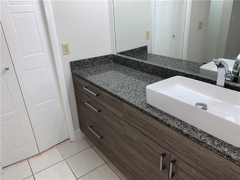 Image 16 of 21 For 434 Lakeview Dr  105