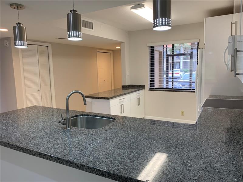 Image 3 of 21 For 434 Lakeview Dr  105