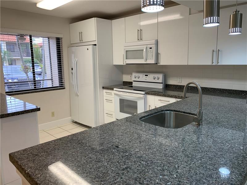 Image 4 of 21 For 434 Lakeview Dr  105