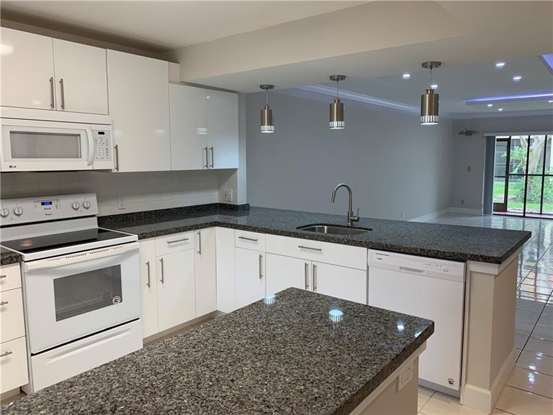 Image 5 of 21 For 434 Lakeview Dr  105