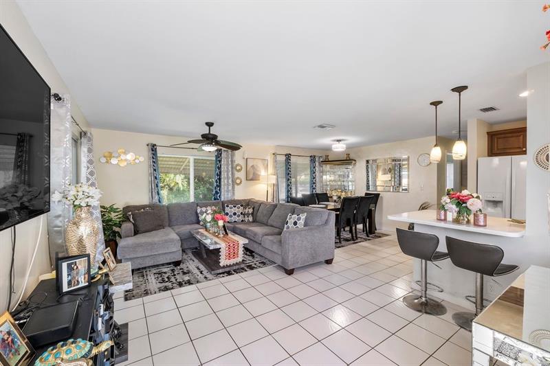 Image 7 of 34 For 410 Natura Ave