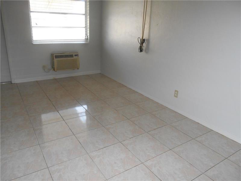 Image 4 of 8 For 2901 Polk St  16