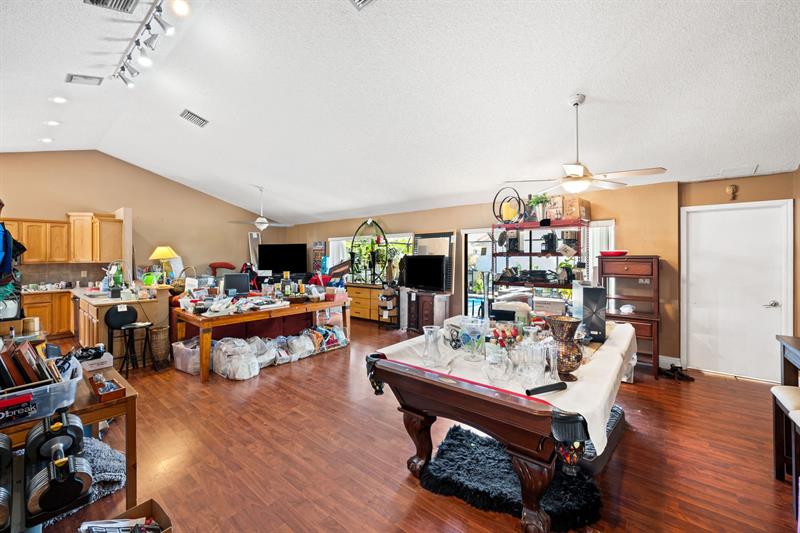 Image 5 of 23 For 9537 Majestic Way