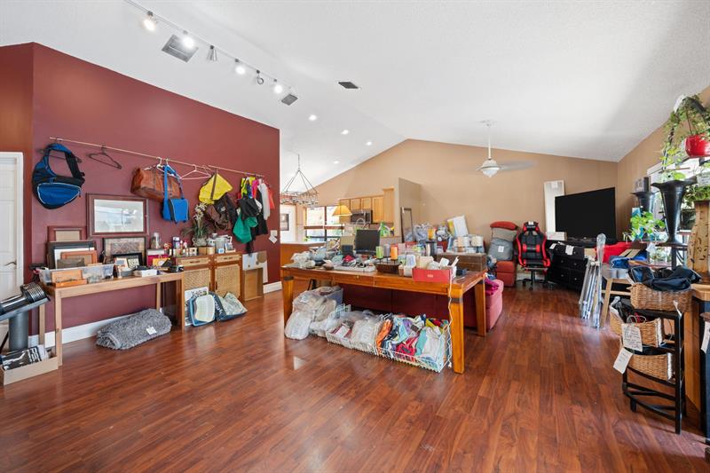 Image 8 of 23 For 9537 Majestic Way