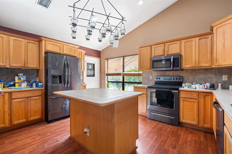 Image 9 of 23 For 9537 Majestic Way
