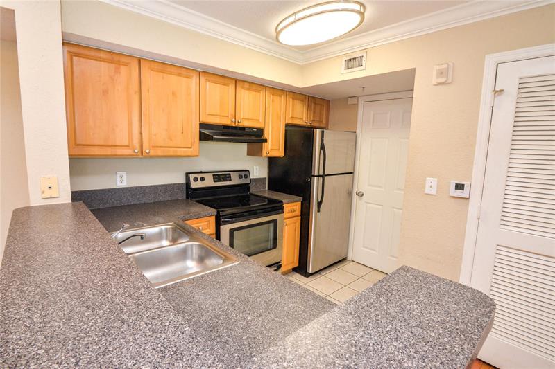 Image 5 of 32 For 15095 Michelangelo Blvd  306