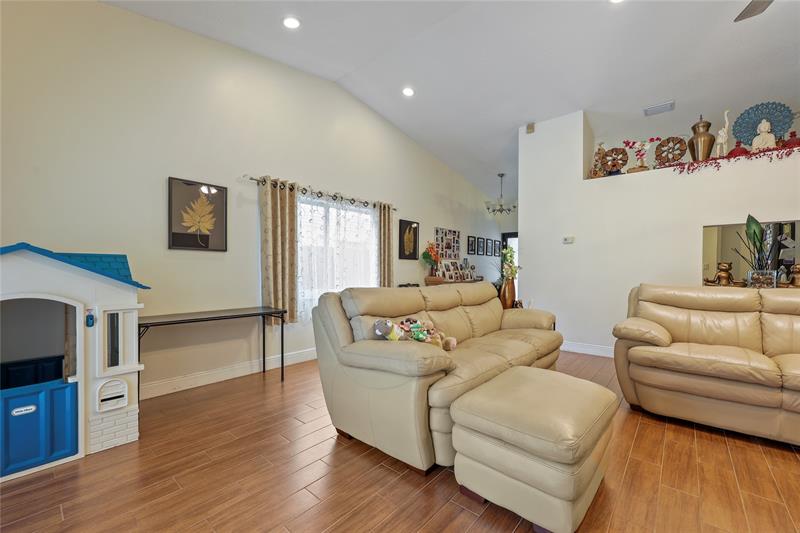 Image 18 of 43 For 8260 41st Ct