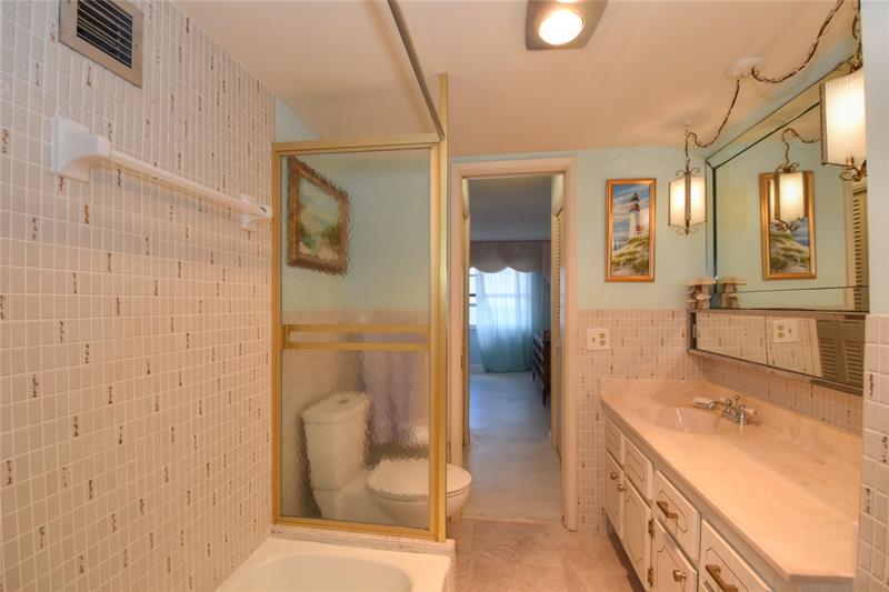 Image 11 of 26 For 1620 Ocean Blvd  1007