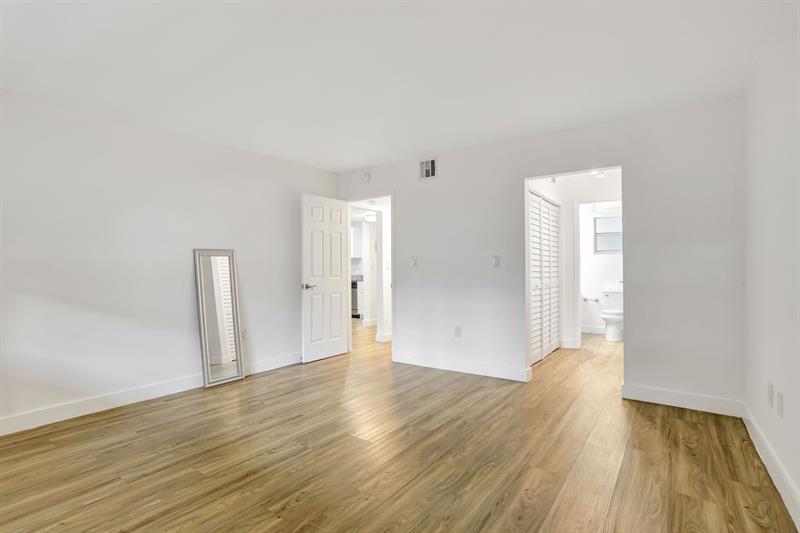 Image 11 of 27 For 6507 Winfield Blvd