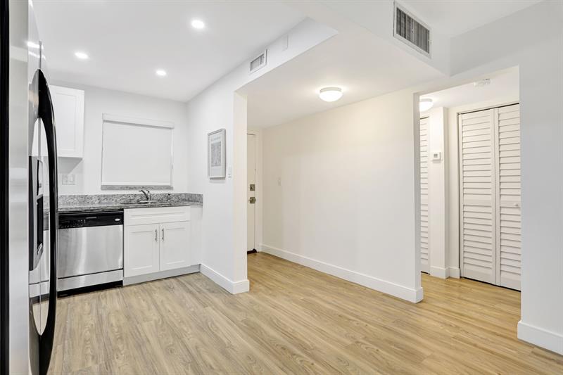 Image 4 of 27 For 6507 Winfield Blvd