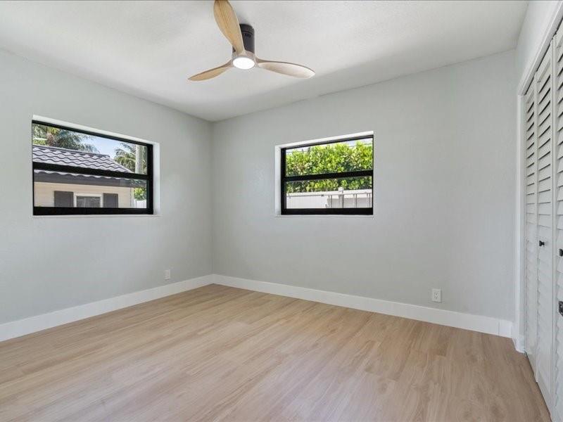 Image 17 of 26 For 984 7th St  