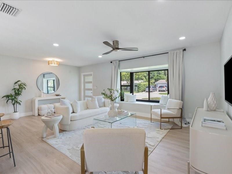 Image 4 of 26 For 984 7th St  