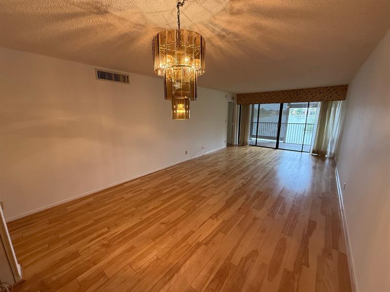 Image 10 of 46 For 6215 Coral Lake Dr  203