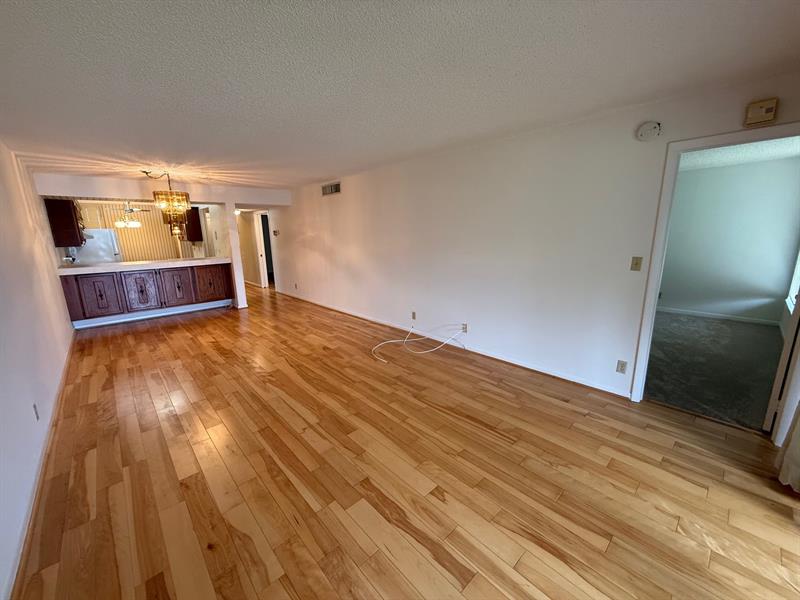 Image 11 of 46 For 6215 Coral Lake Dr  203