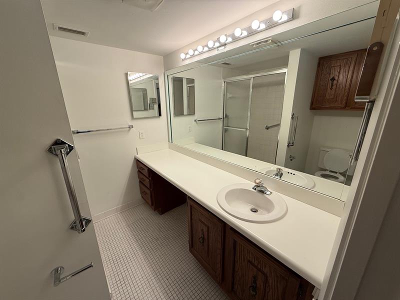 Image 17 of 46 For 6215 Coral Lake Dr  203
