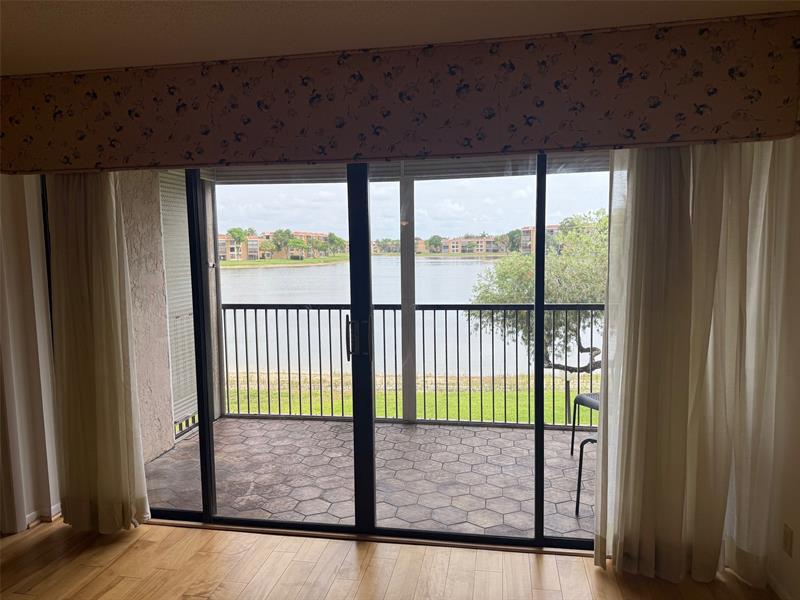 Image 24 of 46 For 6215 Coral Lake Dr  203