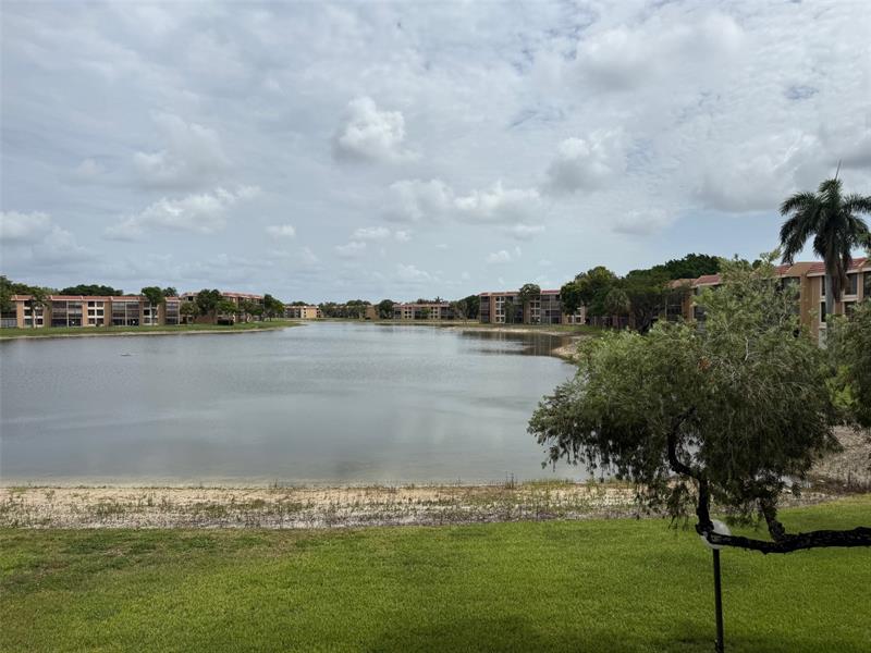 Image 27 of 46 For 6215 Coral Lake Dr  203