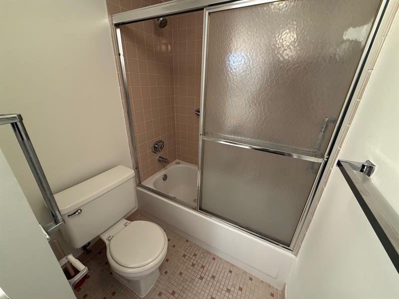 Image 33 of 46 For 6215 Coral Lake Dr  203