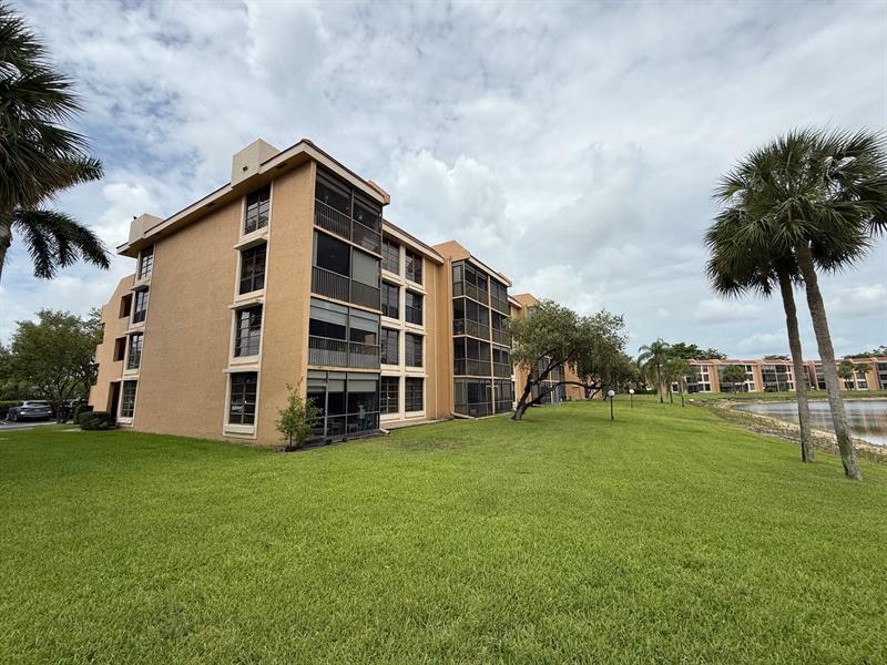 Image 37 of 46 For 6215 Coral Lake Dr  203