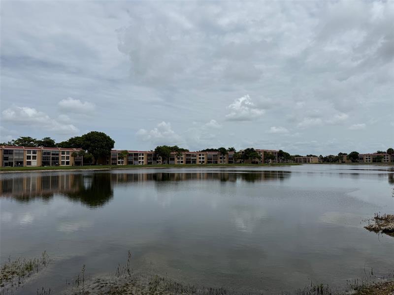Image 39 of 46 For 6215 Coral Lake Dr  203