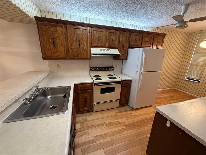Image 5 of 46 For 6215 Coral Lake Dr  203