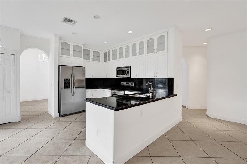 Image 16 of 66 For 10902 Tamoron Ln