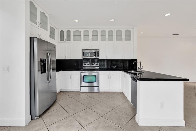 Image 17 of 66 For 10902 Tamoron Ln