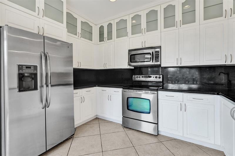 Image 18 of 66 For 10902 Tamoron Ln