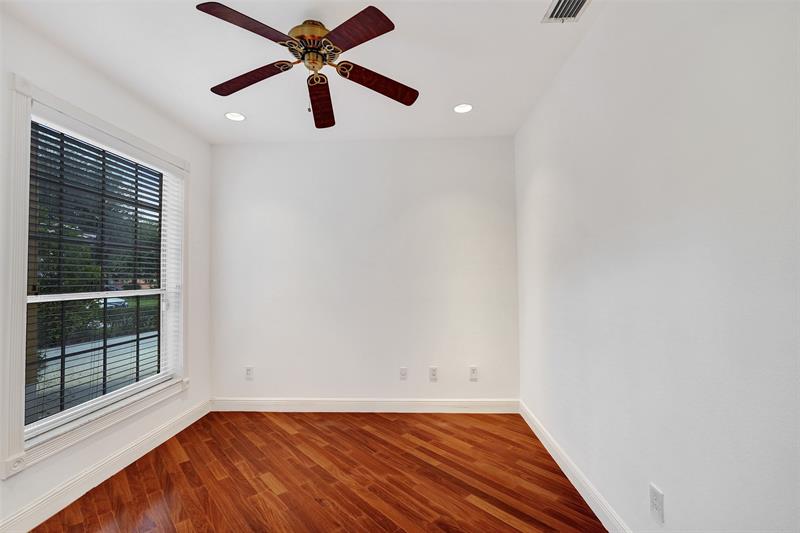 Image 24 of 66 For 10902 Tamoron Ln