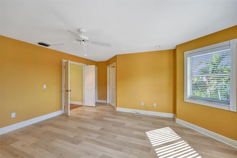 Image 32 of 66 For 10902 Tamoron Ln