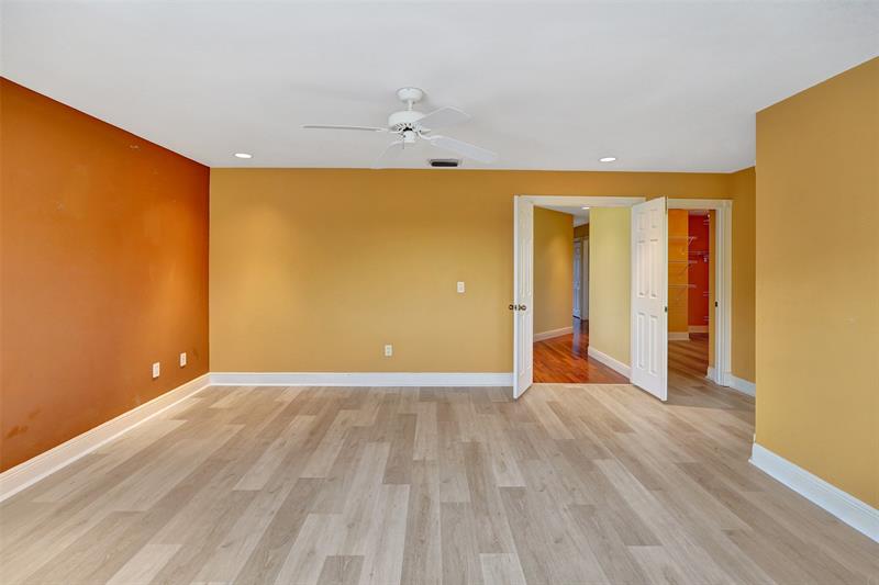 Image 33 of 66 For 10902 Tamoron Ln