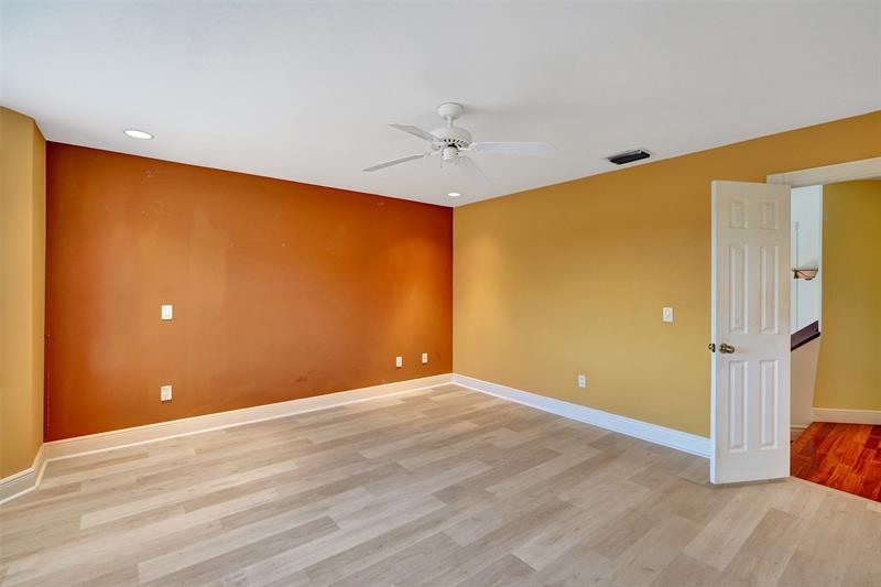 Image 34 of 66 For 10902 Tamoron Ln