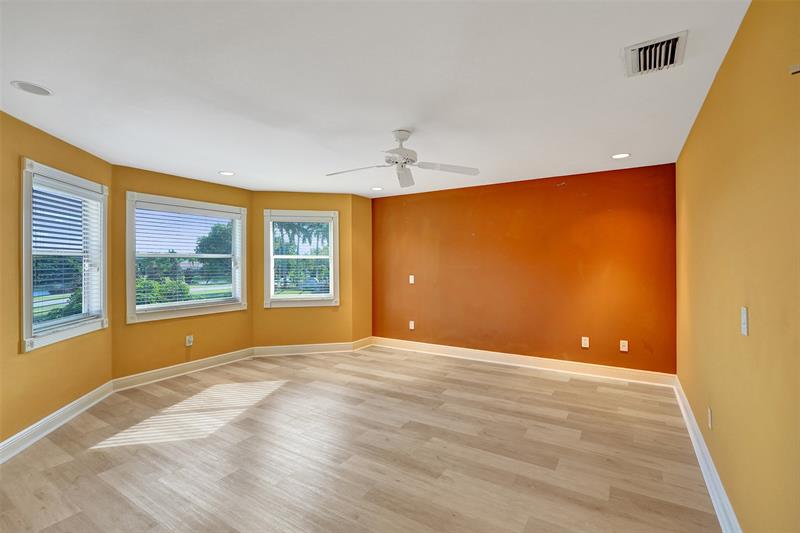 Image 35 of 66 For 10902 Tamoron Ln