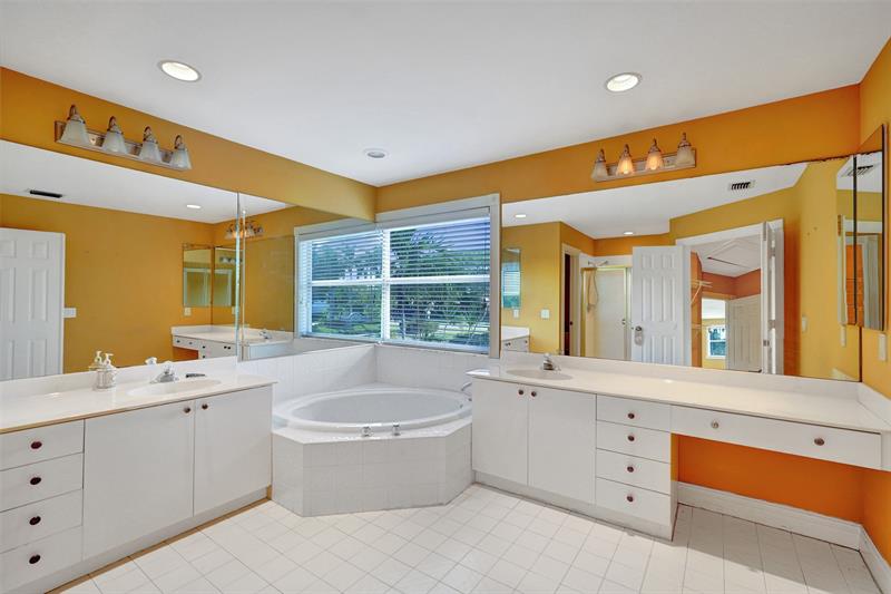 Image 37 of 66 For 10902 Tamoron Ln