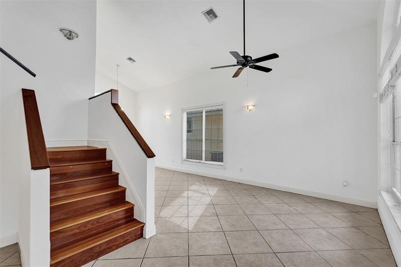 Image 7 of 66 For 10902 Tamoron Ln