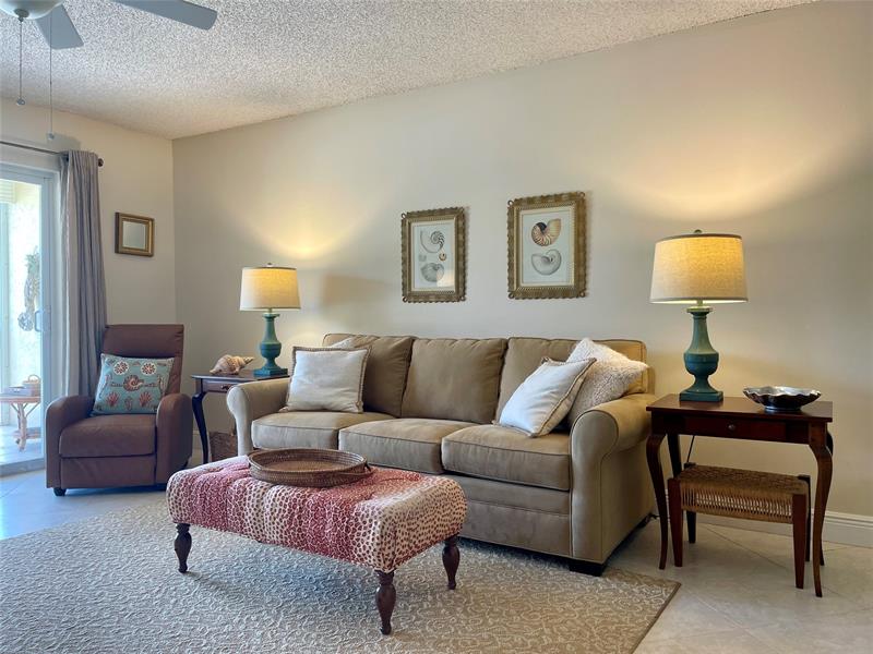 Image 16 of 50 For 4629 Poinciana St  215