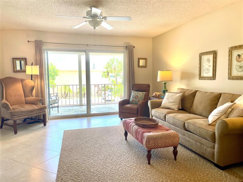 Image 17 of 50 For 4629 Poinciana St  215