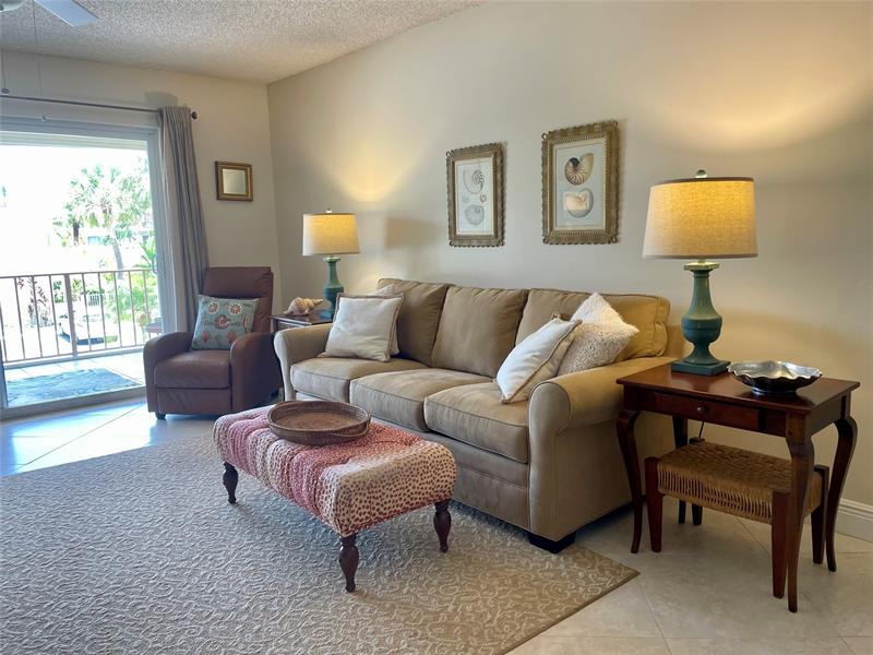 Image 18 of 50 For 4629 Poinciana St  215
