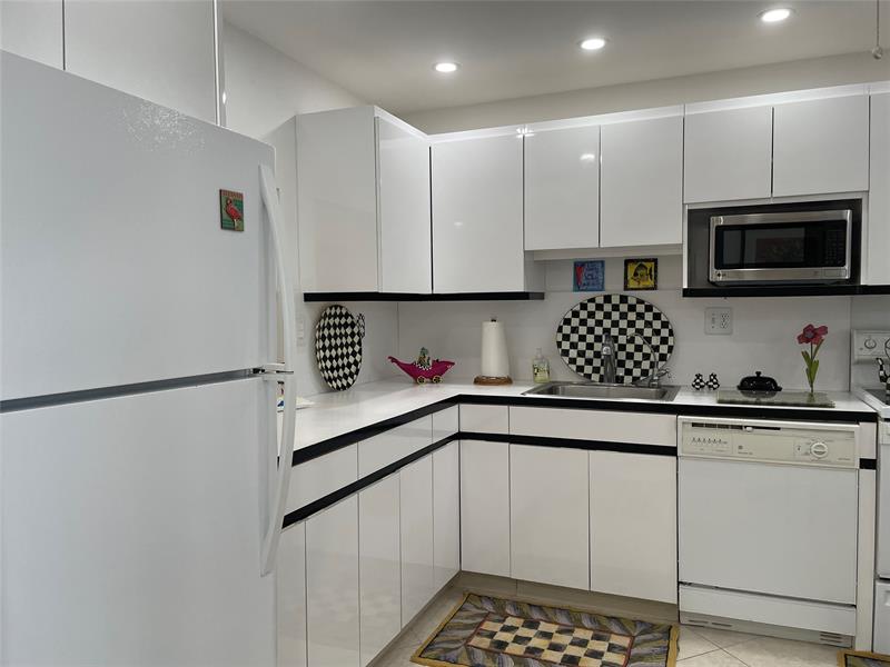 Image 23 of 50 For 4629 Poinciana St  215