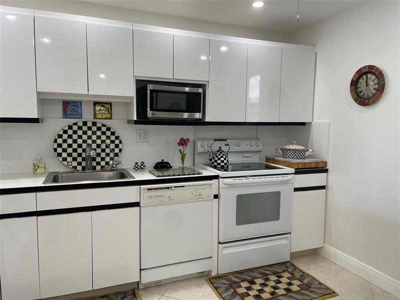 Image 25 of 50 For 4629 Poinciana St  215