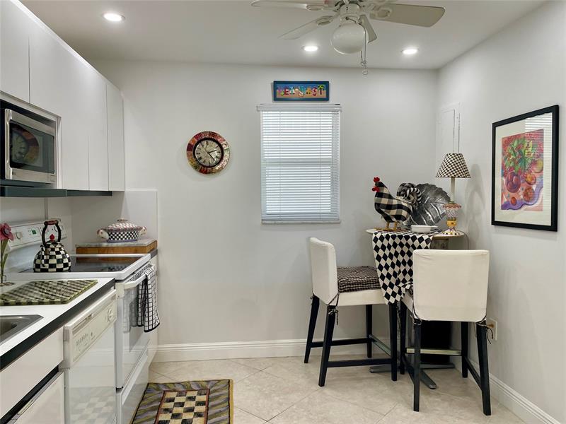 Image 26 of 50 For 4629 Poinciana St  215