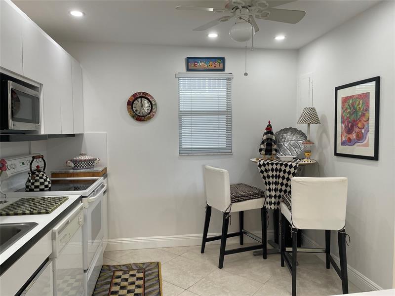 Image 27 of 50 For 4629 Poinciana St  215