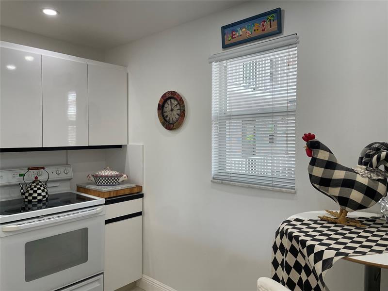 Image 28 of 50 For 4629 Poinciana St  215