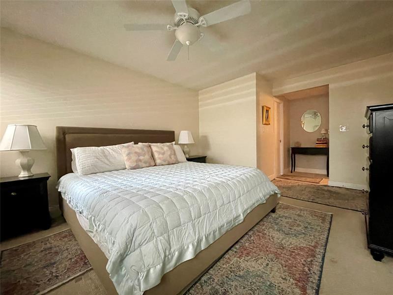 Image 31 of 50 For 4629 Poinciana St  215