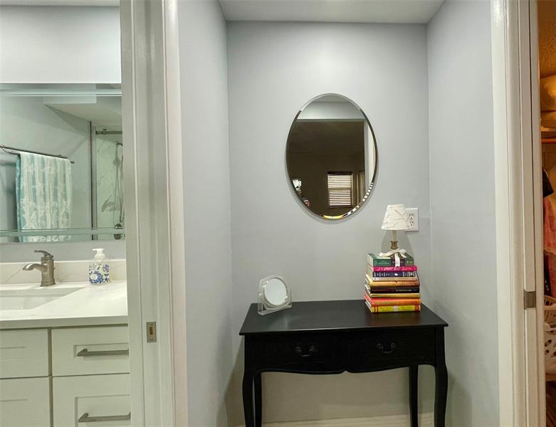 Image 33 of 50 For 4629 Poinciana St  215
