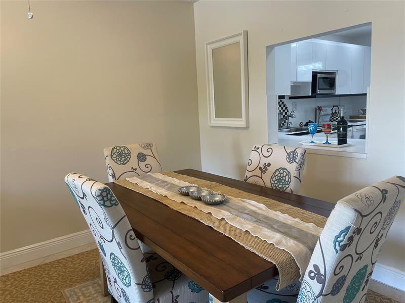 Image 4 of 50 For 4629 Poinciana St  215