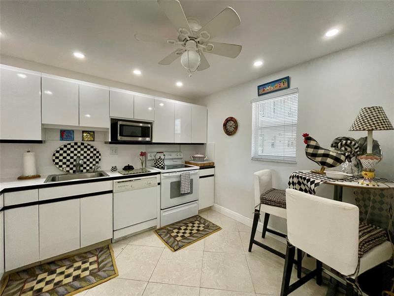 Image 5 of 50 For 4629 Poinciana St  215