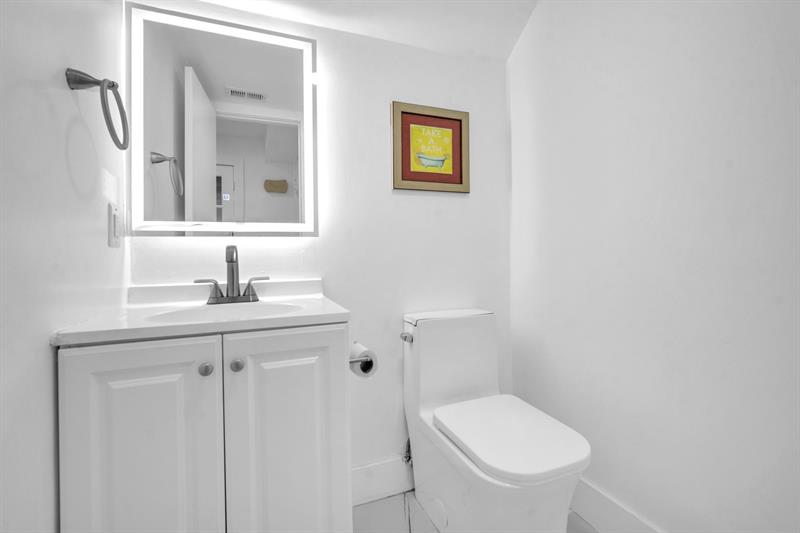 Image 16 of 36 For 3443 Laurel Oaks Ln  607