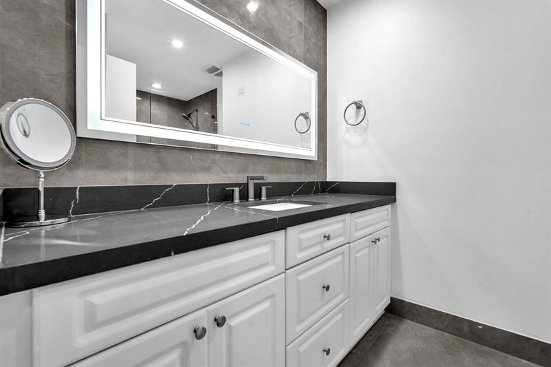 Image 22 of 36 For 3443 Laurel Oaks Ln  607