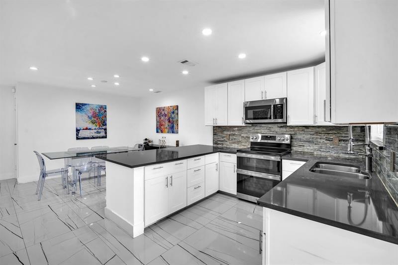 Image 3 of 36 For 3443 Laurel Oaks Ln  607
